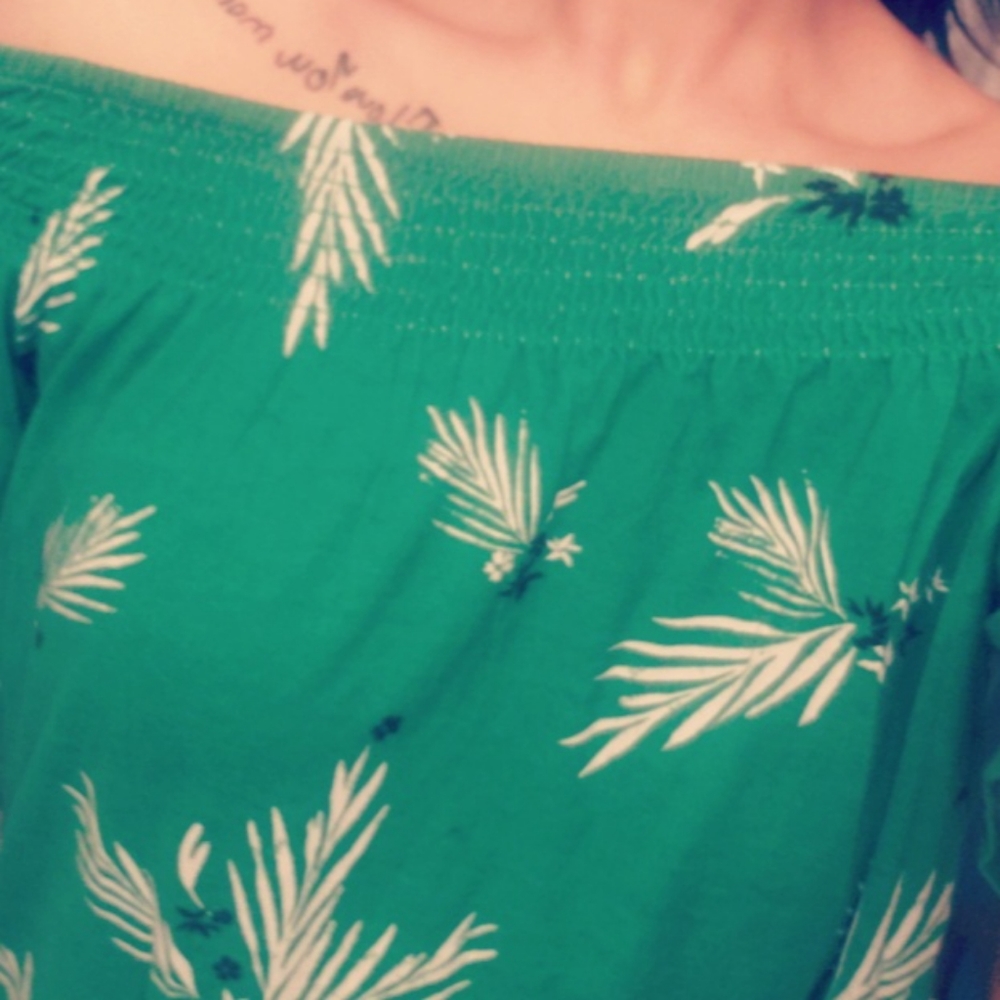 H&M Off Shoulder Top - Picture 2 of 3
